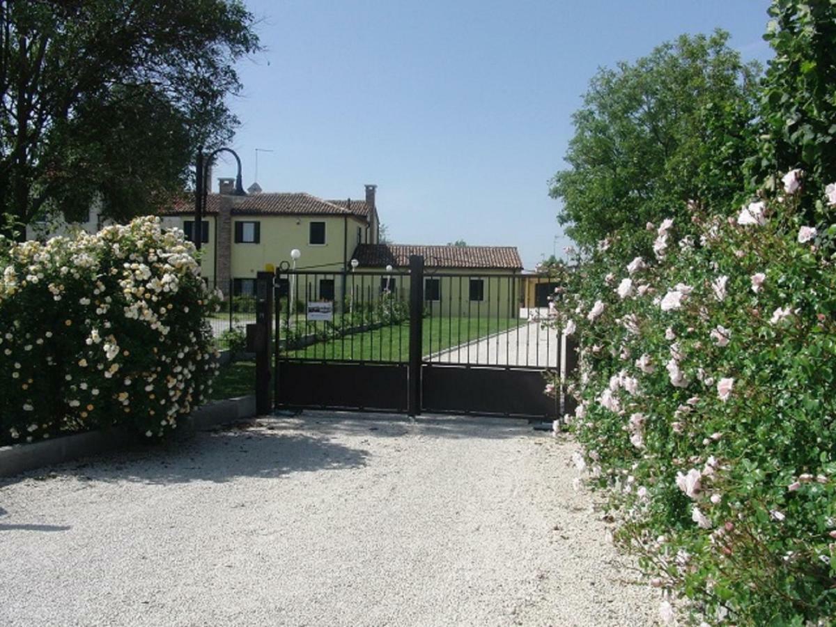 Particolari Del Brenta Apartment Oriago Di Mira Bagian luar foto