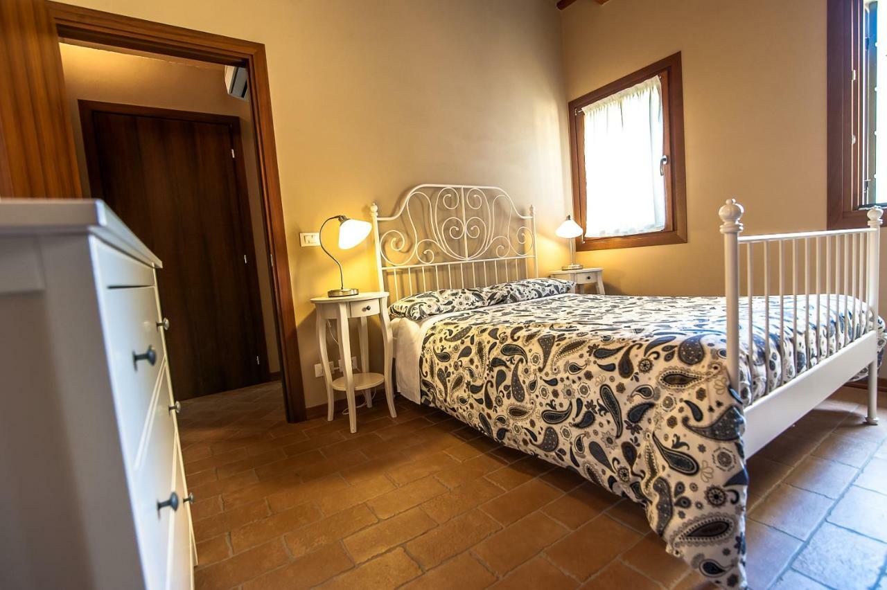 Particolari Del Brenta Apartment Oriago Di Mira Bagian luar foto